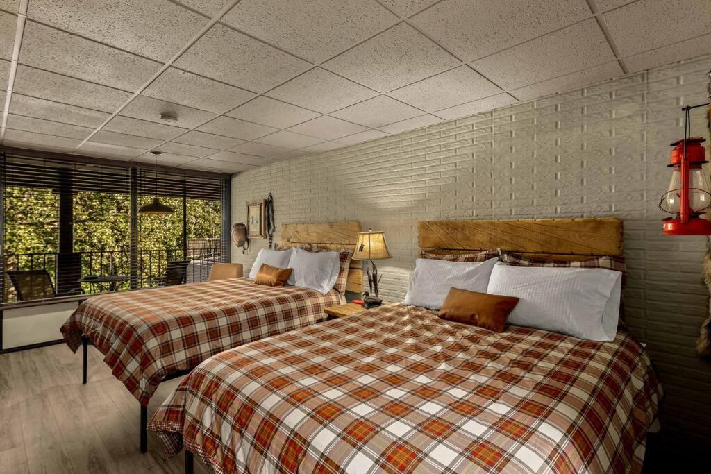 Stonegate Lodge 2 Queen Beds Wifi 50In Roku Tv Salt Water Pool Room #105 Юрика-Спрінгс Екстер'єр фото